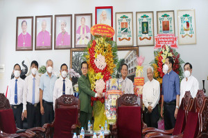 An Giang authorities extend Christmas greetings to local Christians