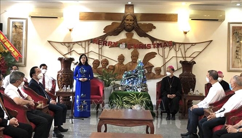 Party official extends Christmas greetings to Catholics of Xuan Loc Diocese