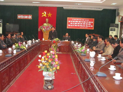 Ha Tinh province: Can Loc district authorities holds meeting with local Catholics