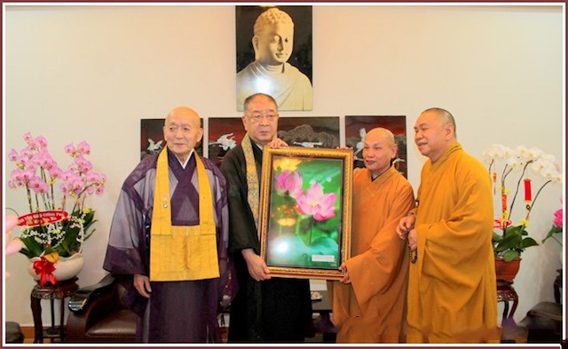 Japanese Buddhist delegation extends New Year visit to Vietnam Buddhist Sangha 