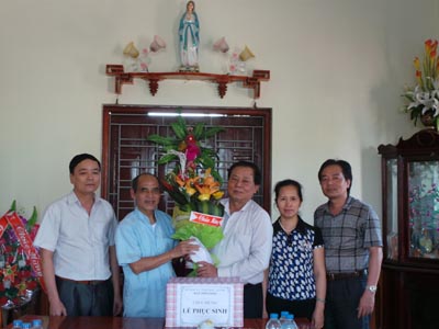 Bac Giang province: Religious Committee leader extends Easter visits to local Catholics