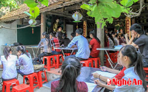 Nghe An province: Free classes for poor students in pagoda