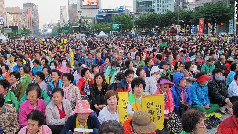 South Korea: Thousands of Buddhist pray for peace
