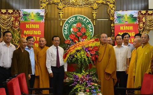 Hanoi Party Committee extends Vesak visit to Central VBS
