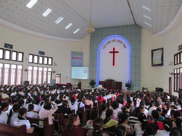 Protestant prayers and fellowship meetings in Binh Thuan, Dak Lak, Hau Giang and An Giang