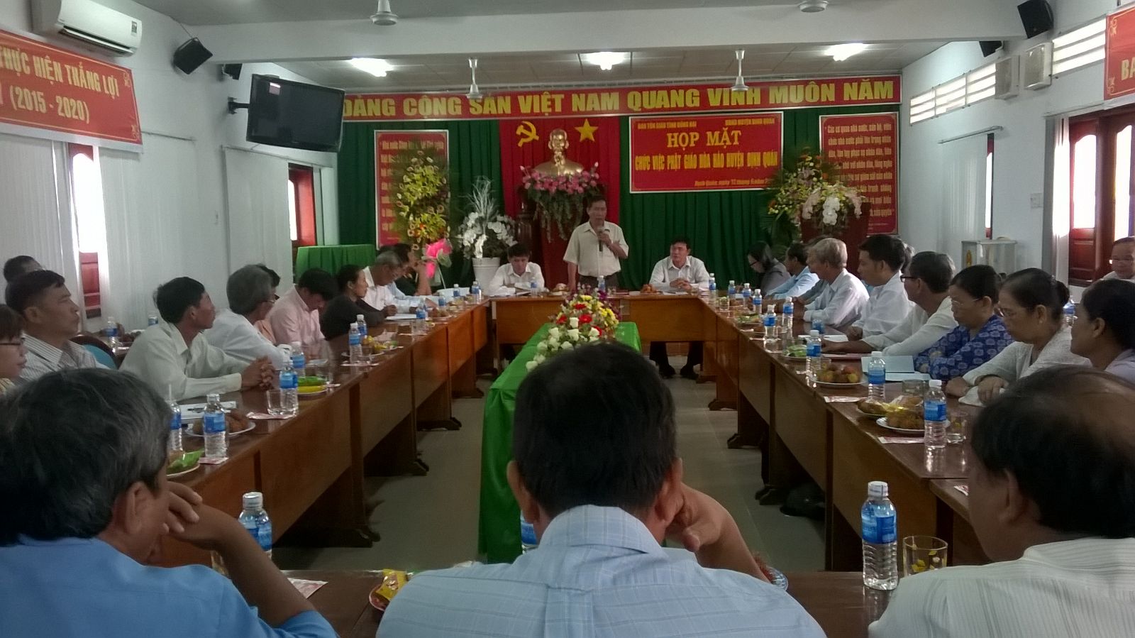 Dong Nai provincial Committee for Religious Affairs holds exchange meeting with Hoa Hao Buddhist deacons