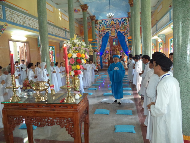 Quang Nam province: Hoi An Caodai parish installs worshipping symbol of Divine Eye