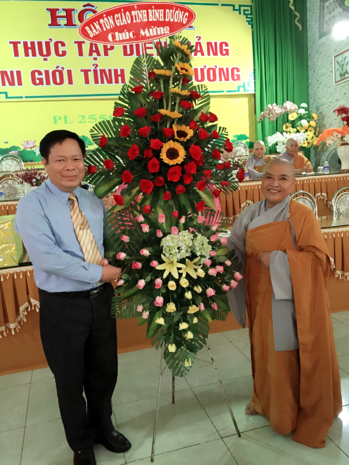 Binh Duong provincial Religious Committee visits VBS’s summer retreat courses