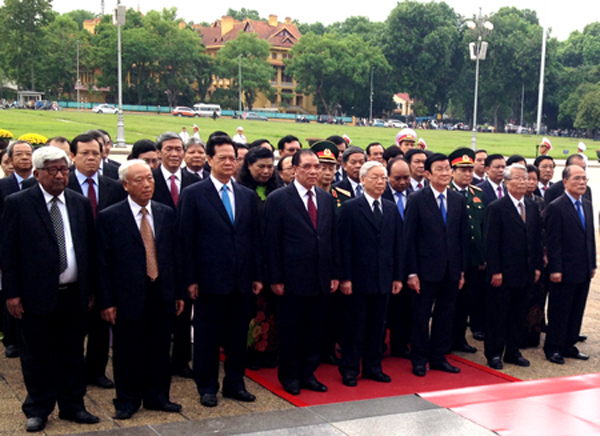 Party and State leaders commemorate heroic martyrs