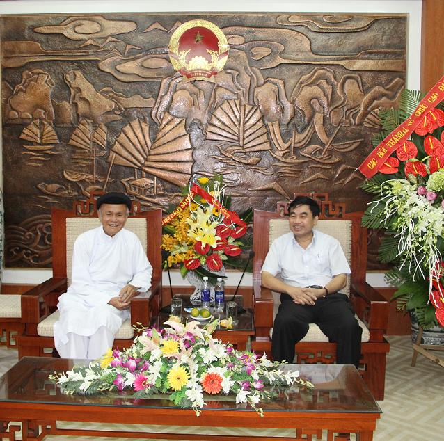 Dignitaries representing Caodai churches, Minh Su, Minh Ly faiths visit Government Religious Committee