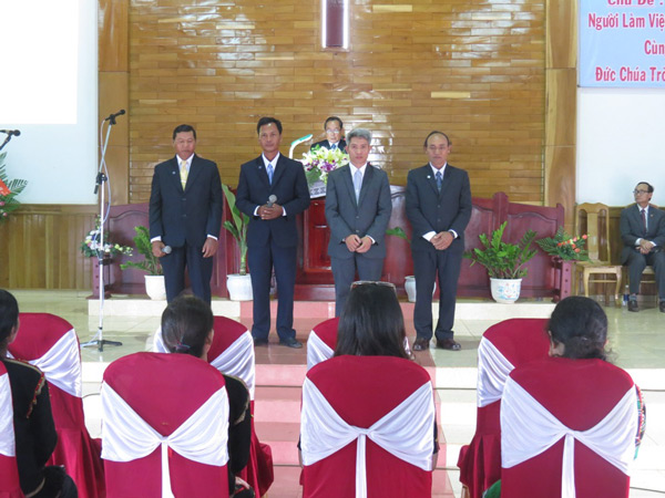 ECVN ordains new pastors