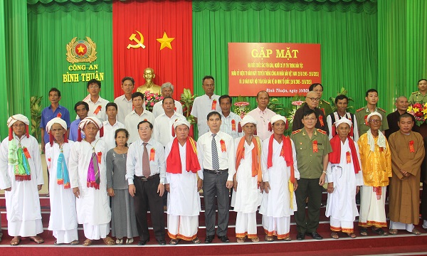 Binh Thuan province: Meeting with religious dignitaries and prestigious people held