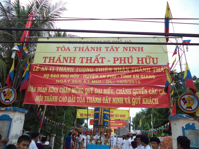 An Giang province: Phu Huu Caodai parish installs sacred worshipping symbol 