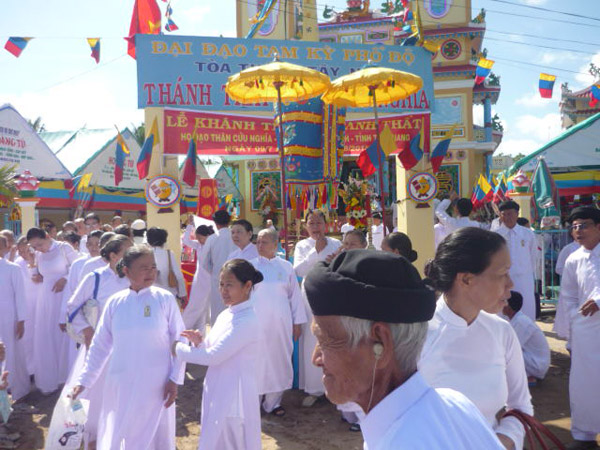 Tien Giang province: Than Cuu Nghia Caodai parish inaugurates new oratory