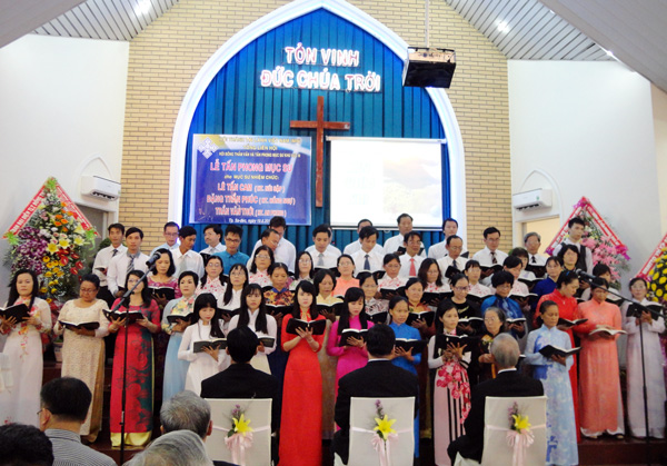 Dong Thap province: Sa Dec Protestant Church ordains new pastors