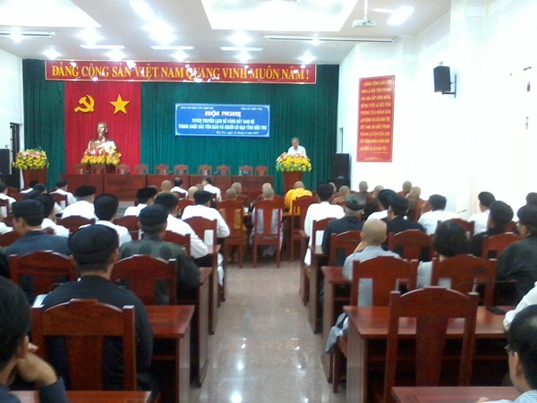 Ben Tre province: Exchange meeting with local ethnic and religious people held