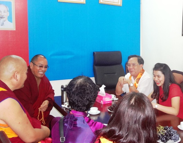 Ven. Hungkar Dorje Rinpoche visit Hanoi city Religious Committee 