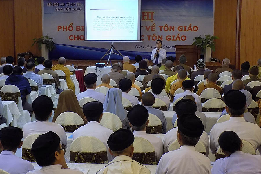 Gia Lai provincial Religious Committee organizes religious laws training to followers of religions 