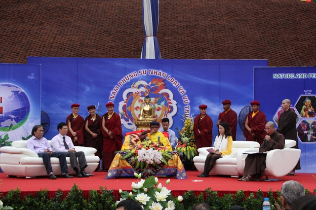 Dialogue on “Nature and Human: Universal Oneness” held in Hanoi