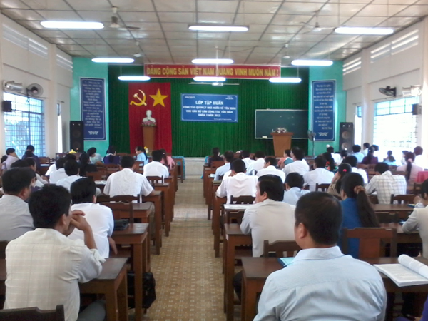 Ben Tre province: Religious training held for local officials