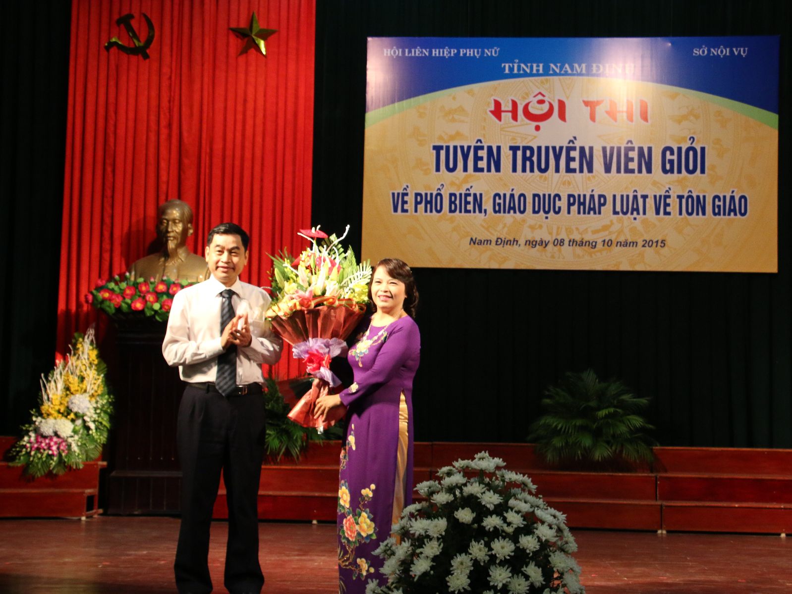 Nam Dinh province: Contest on disseminating religious law 2015 held 