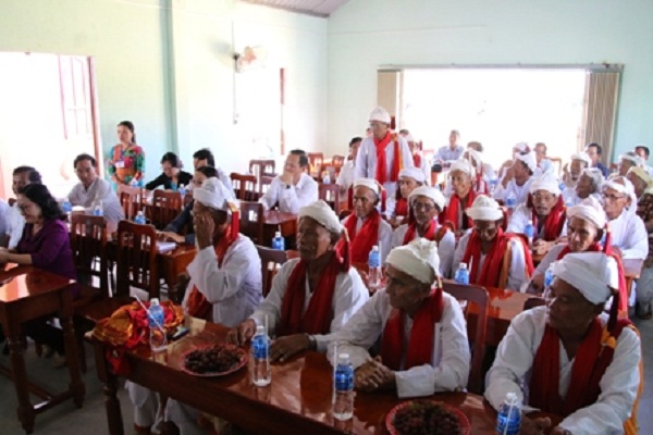 Government Religious Committee congratulates Cham Brahmin community on Kate festival