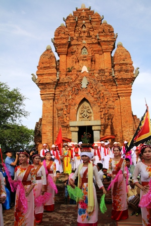 Ninh Thuan province: Cham Brahmin community celebrates Kate festival 2015