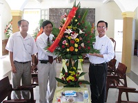 Thua Thien Hue province: Mass Mobilization Commission pays Teacher’s Day visit to religious schools