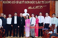 Binh Phuoc provincial authorities receive Vatican Archbishop 