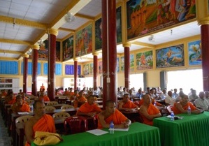 Tra Vinh province disseminates laws to Khmer Buddhists