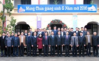 Ninh Binh provincial leaders extend Christmas visit to Phat Diem diocese Cathedral