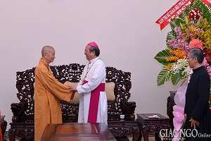 Ho Chi Minh city: Buddhist leader extends Christmas greetings to Catholic Archbishop 