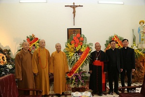 Vietnam Buddhist Sangha leaders extend Christmas greetings to Christians in Hanoi