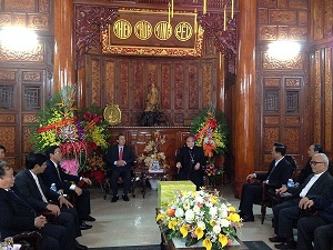 Thua Thien Hue provincial authorities pay Christmas visit to Hue Archdiocese