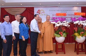 Ho Chi Minh city leaders visit Buddhist magazine