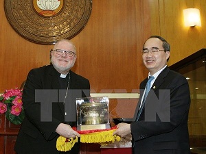 Fatherland Front leader welcomes German Cardinal