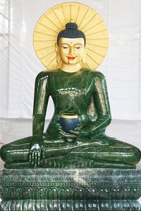 Massive jade Buddha displayed in Quang Binh