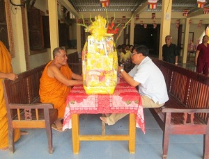 An Giang provincial Religious Committee leader extends Chol Chnam Thmay visit to local Khmer community