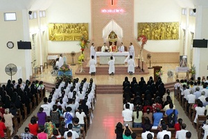 Vatican prelate visits Thu Thiem parish of Ho Chi Minh city Archdiocese