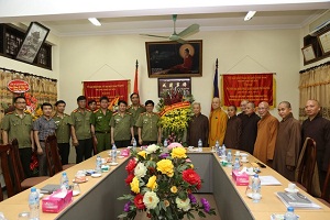 Hanoi Police leader congratulates the city VBS on Buddha’s Birthday Festival 2016