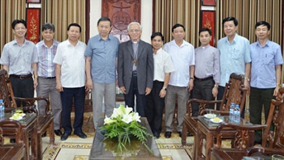  Minister of Public Security visits Bishop Cosme Hoàng Văn Đạt