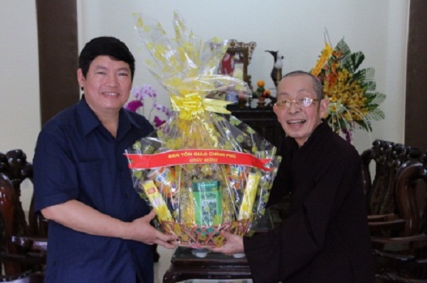 GCRA leader extends Vesak visits to VBS dignitaries in provinces of Thua Thien Hue and Quang Tri 