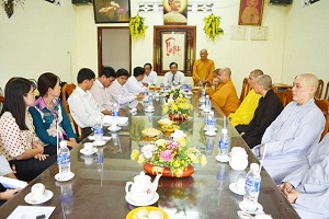 Ca Mau provincial authorities leader extends Buddha Birthday greetings to local Buddhists