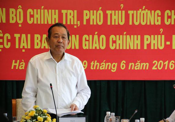 Deputy PM Trương Hòa Bình pays working visit to Government Religious Committee