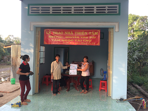 Buddhists and volunteers in HCMC conduct social charities in Dong Thap province