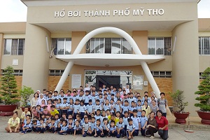 Catholic humanitarian school in Tien Giang province opens free swimming class for disabled children