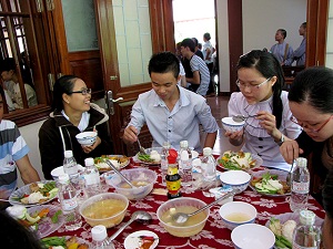 Thua Thien Hue province VBS joins program supporting students during annual exam