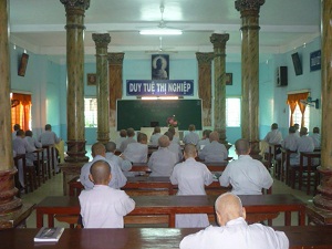 Tien Giang provincial Religious Committee disseminates religious laws to Buddhist nuns 