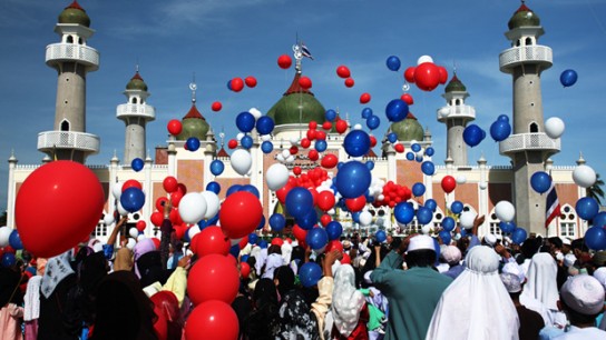 Muslim World Celebrates End of Ramadan With Eid al-Fitr