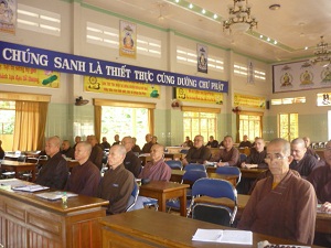 Tien Giang province: Administrative forms introduced at Buddhist retreat course   